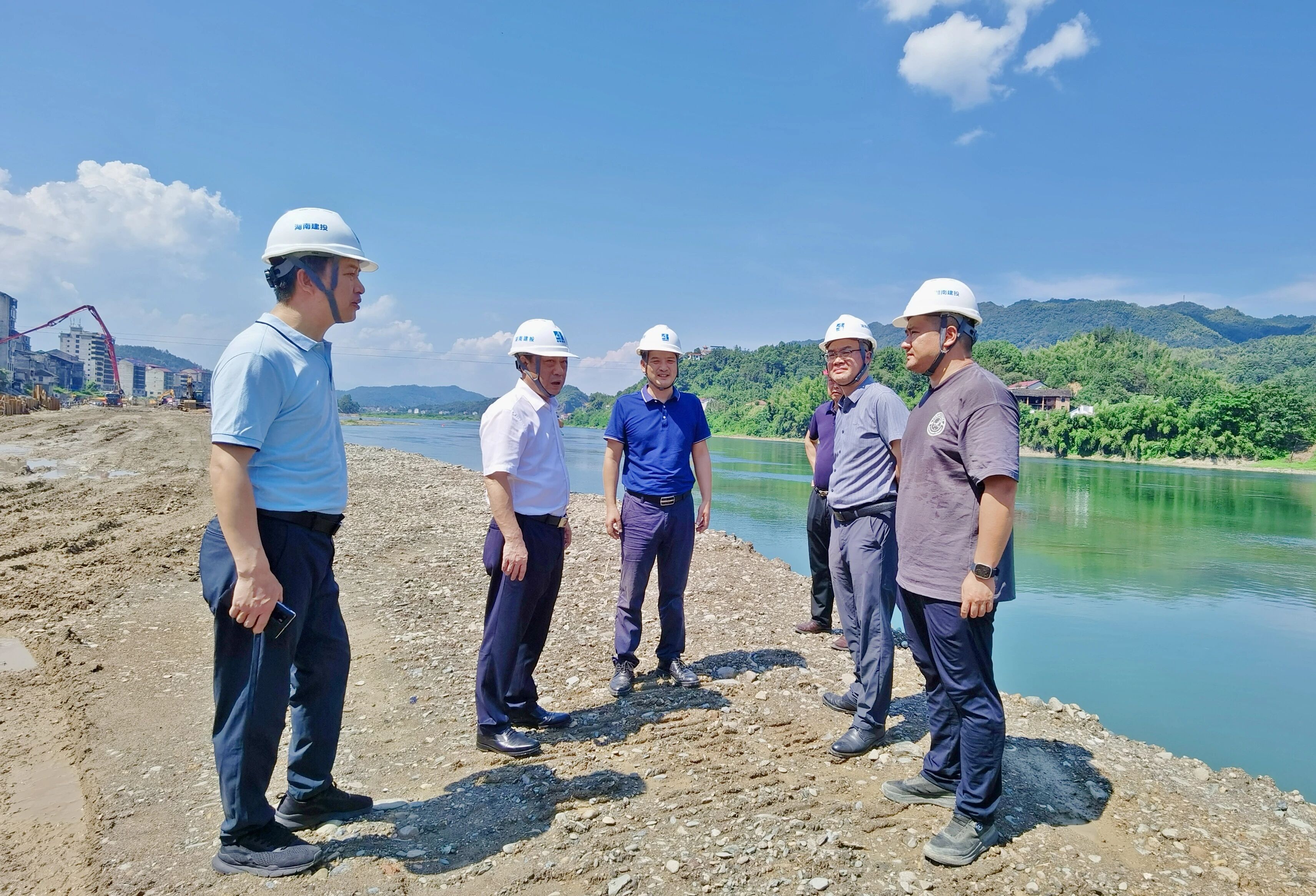 董范君督導(dǎo)小淹集鎮(zhèn)防護(hù)工程項目建設(shè)